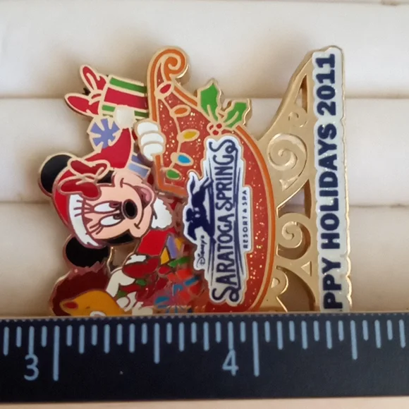 DISNEY LE SARATOGA SPRINGS RESORT & SPA HAPPY HOLIDAYS 2011 - Picture 4 of 6